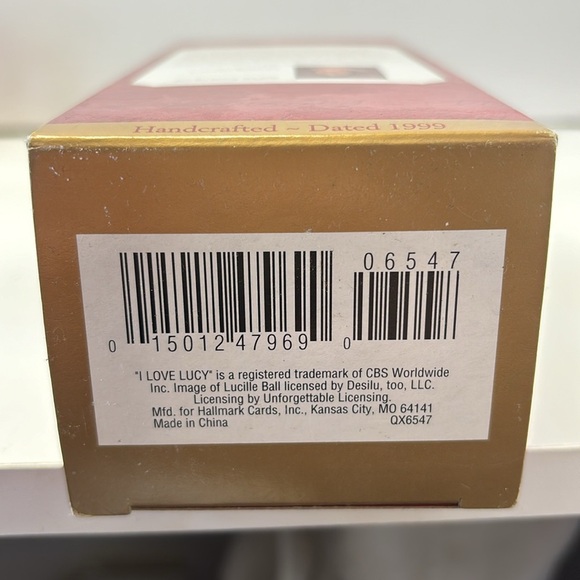 1999 Hallmark I Love Lucy Ornament Lucy Gets in Pictures Feather Headdress - Picture 3 of 7